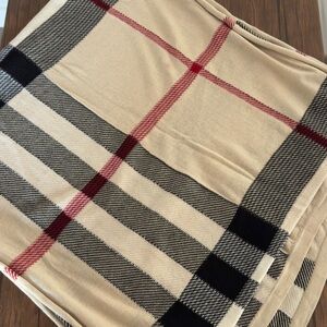 Burberry Beige and Black Knit Scarf